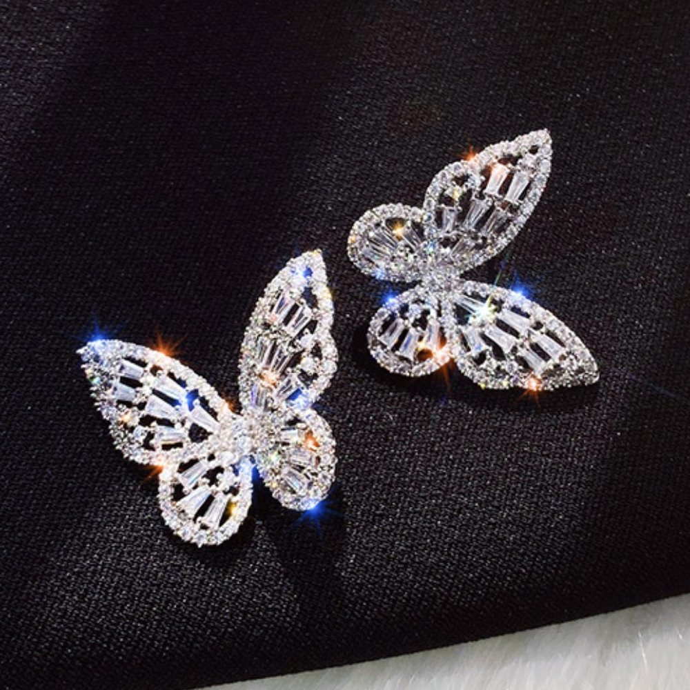 *NEW 18K White Gold Diamond Butterfly Earrings - Picture 1 of 7